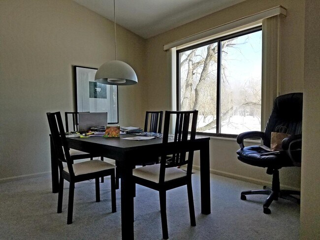 Foto del edificio - 331 Oak Hill Rd