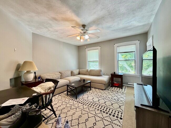 Foto del edificio - 512 E 3rd St