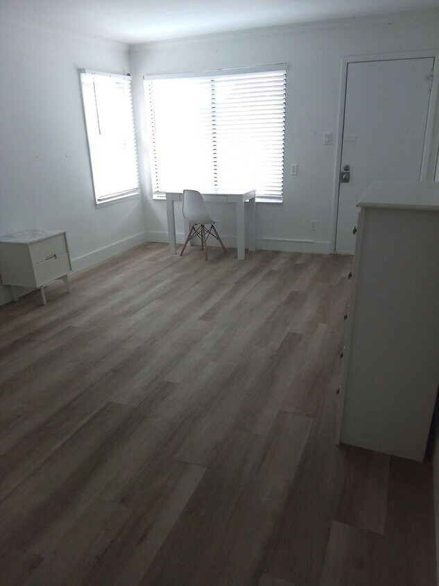 Building Photo - For Rent: Extra Large Studio Unit at Seren...