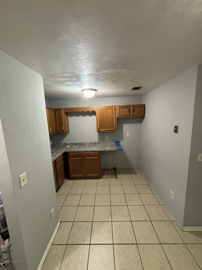 Building Photo - 2321 SW 31st Pl