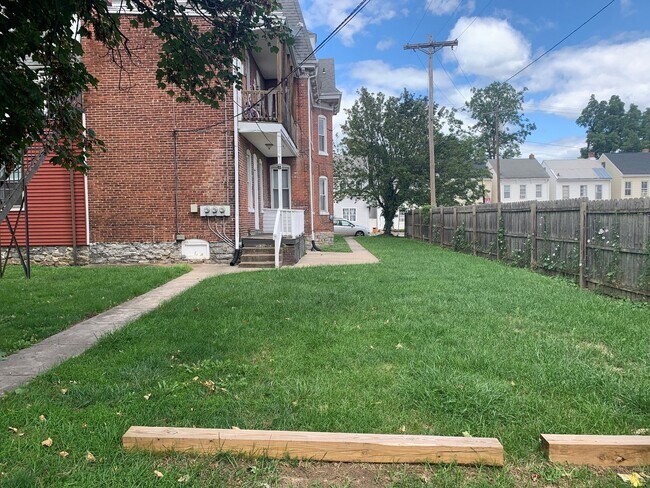 Foto del edificio - 1st Floor 1 Bedroom with Full Bath-Parking York City SD