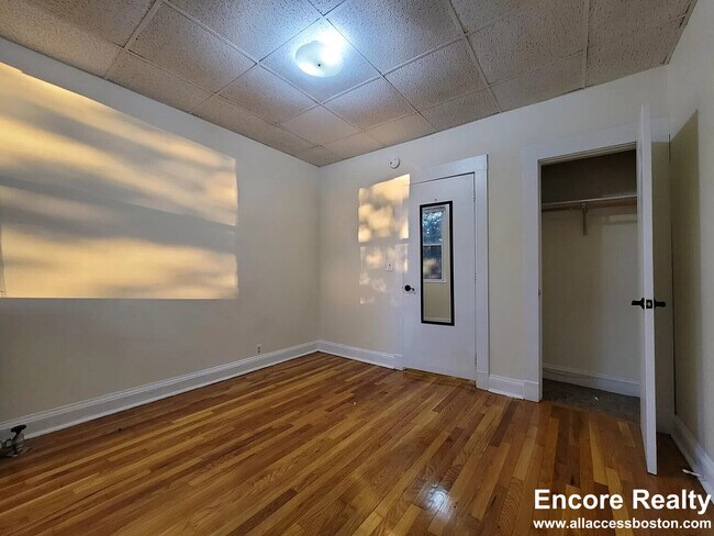 Foto del edificio - 364 Riverway