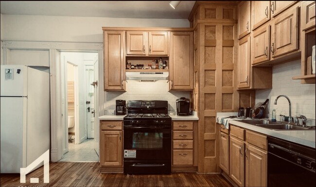 Kitchen - 1049 Spaight St