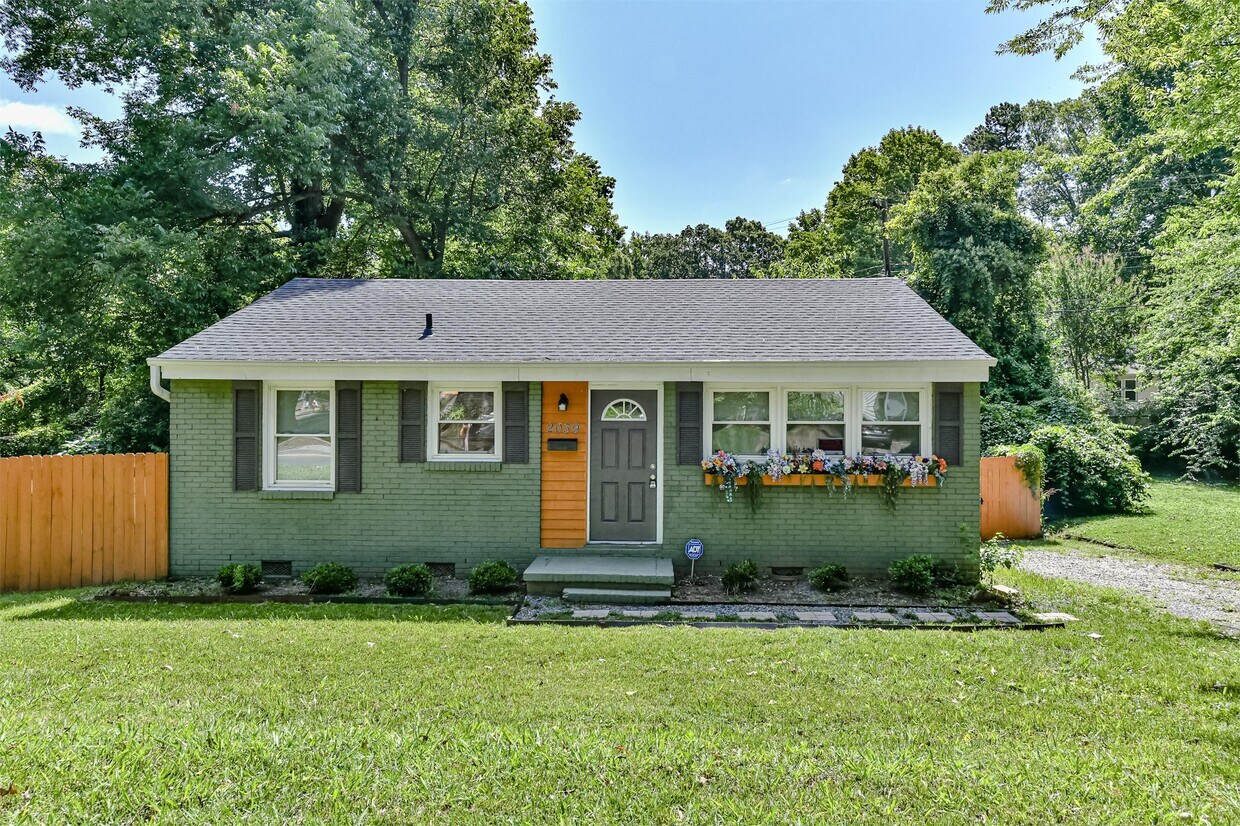 Primary Photo - 2039 Camp Greene St