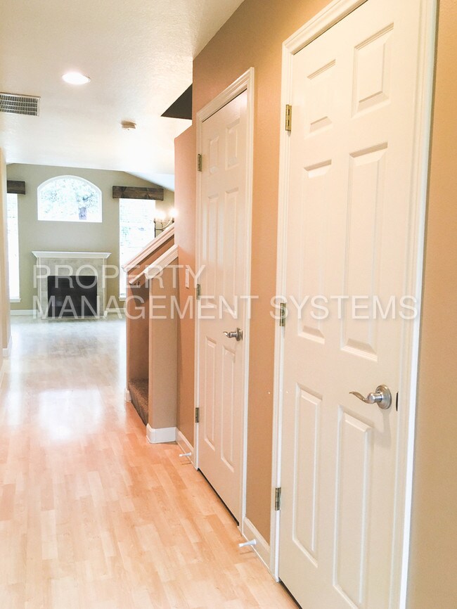 Building Photo - 17754 SW Heatherwood Ln