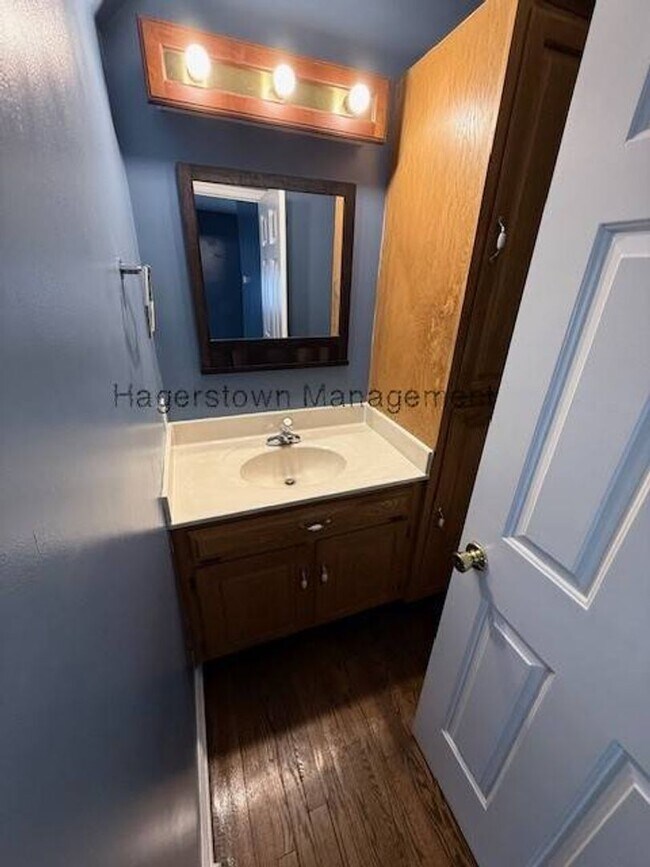 Foto del edificio - 528 Virginia Ave