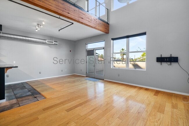 Building Photo - 1326 N Central Ave