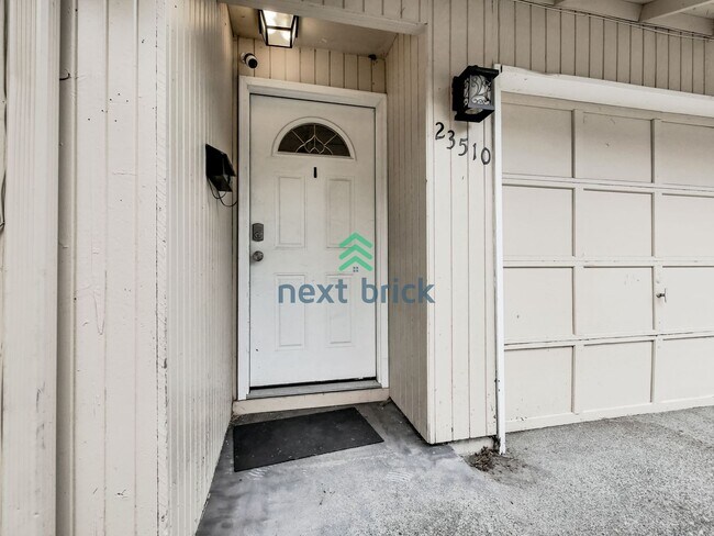 Foto del edificio - 3 Bed and 1 Bath Single-family Home is Ava...