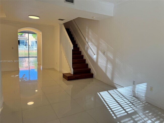 Building Photo - 4933 N Harbor Isles Dr