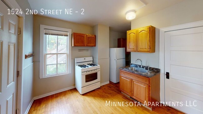 Building Photo - Great Location in NE Minneapolis! 2 Bedroo...