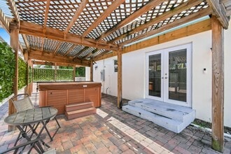 Building Photo - 244 Greymon Dr