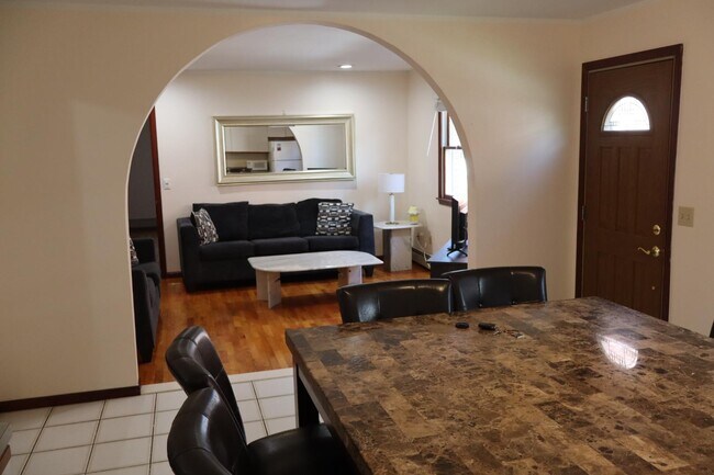 Foto del edificio - 17 Bronxville Ln