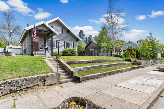 Building Photo - 611 E Garden Ave