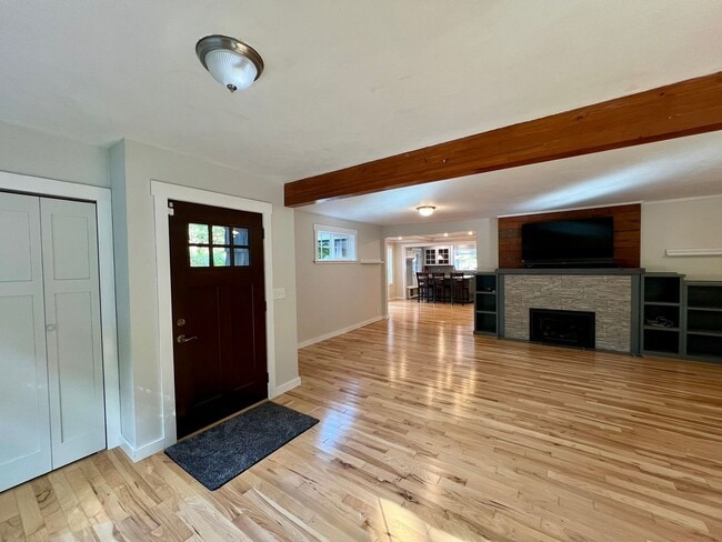Foto del edificio - Updated 1920 Farmhouse - Many Special Feat...