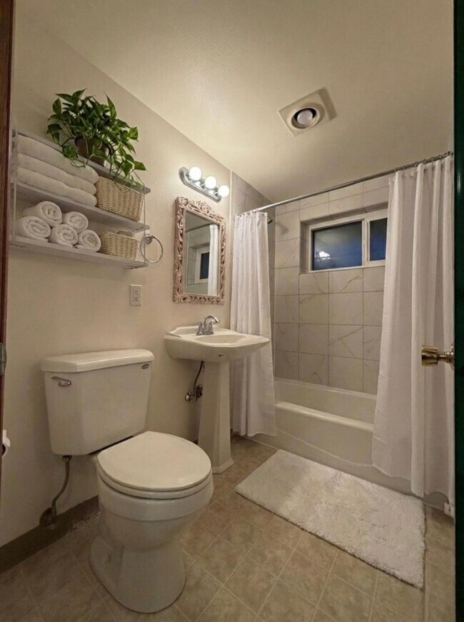 Foto del edificio - 808 Ryan Ave