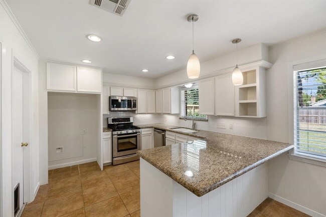 Building Photo - 10214 Londonderry Dr