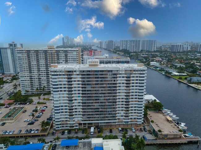 Foto del edificio - 1965 S Ocean Dr