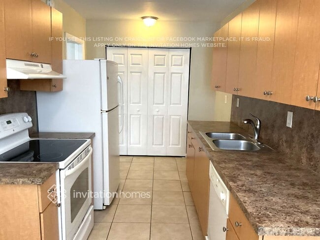 Building Photo - 641 N 68th Way