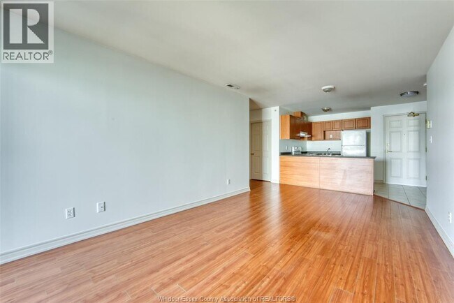 Photo du bâtiment - 2650 Sandwich W Pkwy