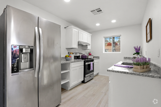 Building Photo - 9316 San Lorenzo Ave