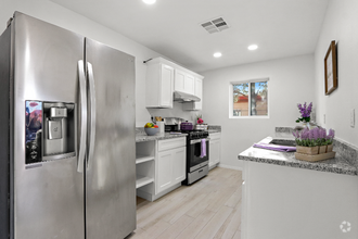 Building Photo - 9316 San Lorenzo Ave
