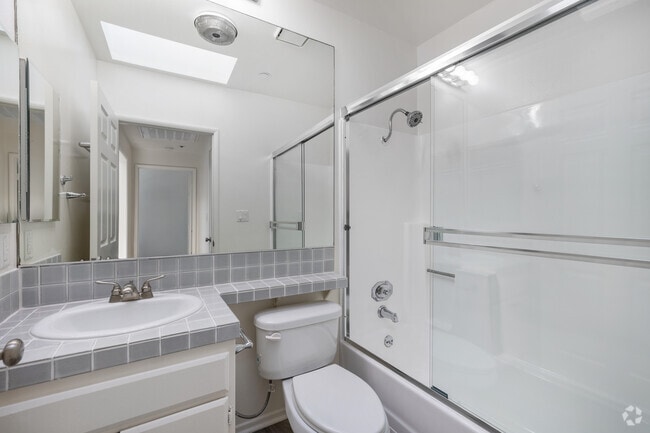 1BR, 1BA 2BR - 850SF - Bathroom - 4800 Sepulveda Blvd.
