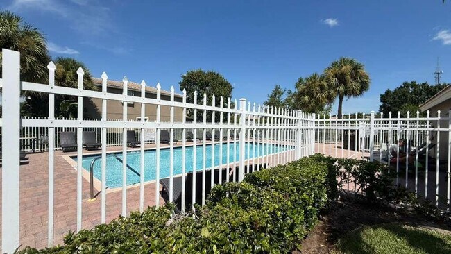 Foto del edificio - 2131 Newport Isles Blvd
