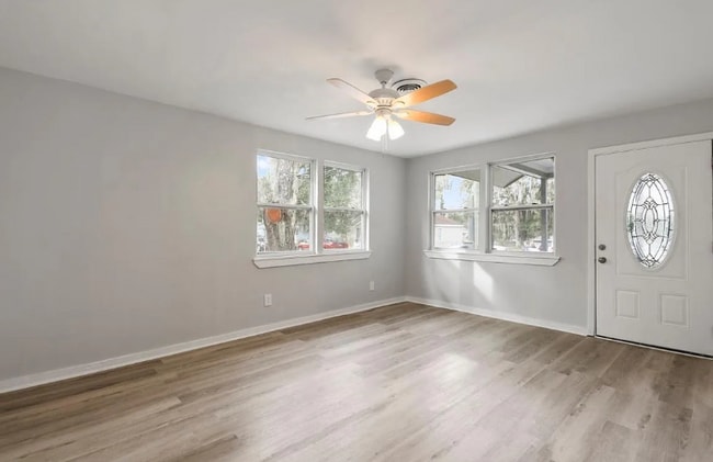 Building Photo - 105 W 54th St