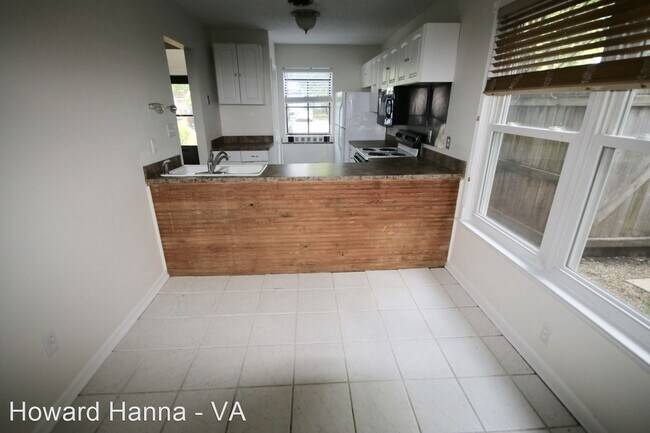Building Photo - 2 br, 2.5 bath House - 828 12th Street