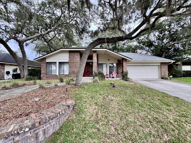 Photo - 721 Endeavour Dr S House