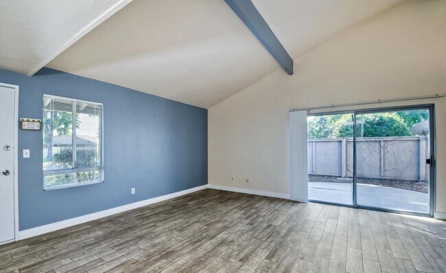 Foto del edificio - 440 Parkside Dr
