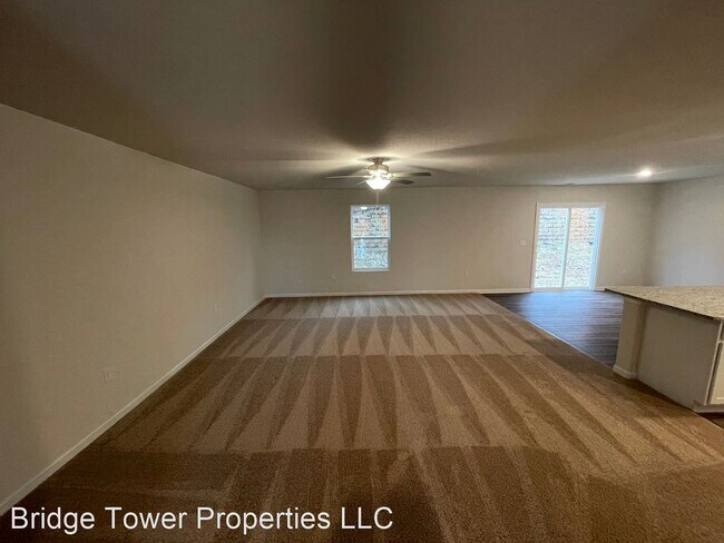 Building Photo - 4 br, 2.5 bath House - 637 Hawley Street
