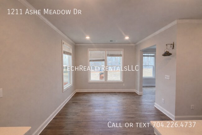 Building Photo - 1211 Ashe Mdw Dr