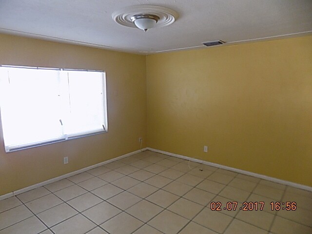 Building Photo - Tampa 3/1 Single Home