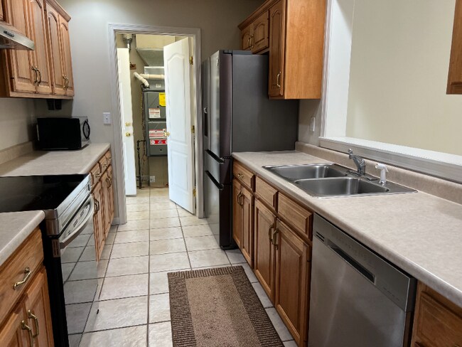 Building Photo - 3905 Balmoral Dr