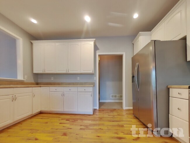 Foto del edificio - 3029 Lakeview Pkwy