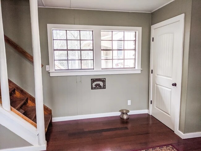 Foyer - 1212 Tung Hill Dr