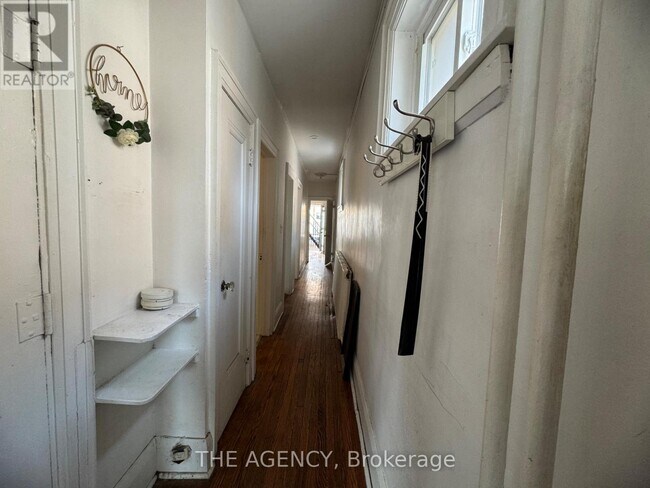 Photo du bâtiment - 846-850 Broadview Ave