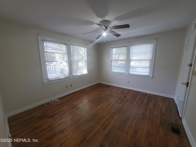 Building Photo - 2050 Dellwood Ave