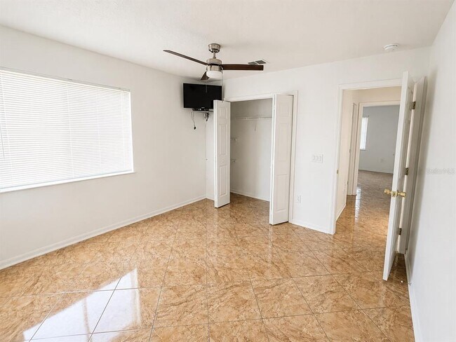 Foto del edificio - 320 Paradise Woods Pl