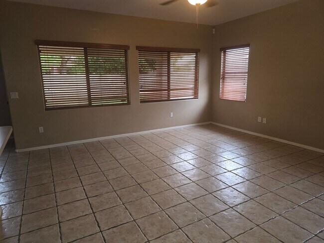 Foto del edificio - 8238 W Melinda Ln