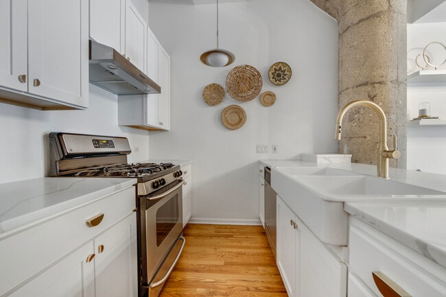 Building Photo - 1151 W 15th St