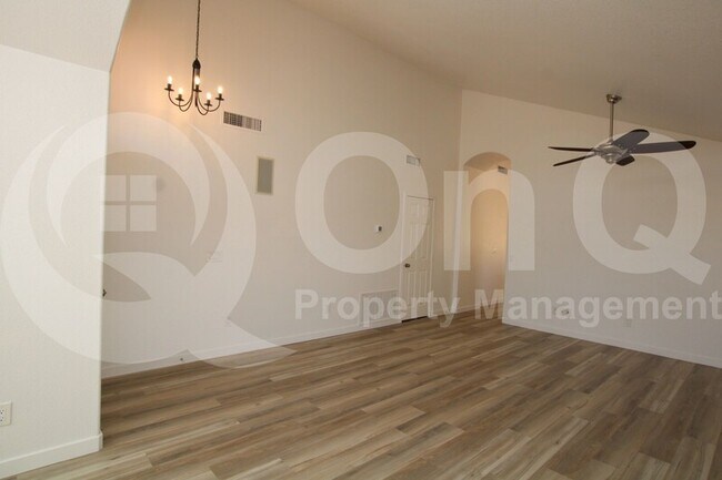 Building Photo - 1360 S Villas Ct