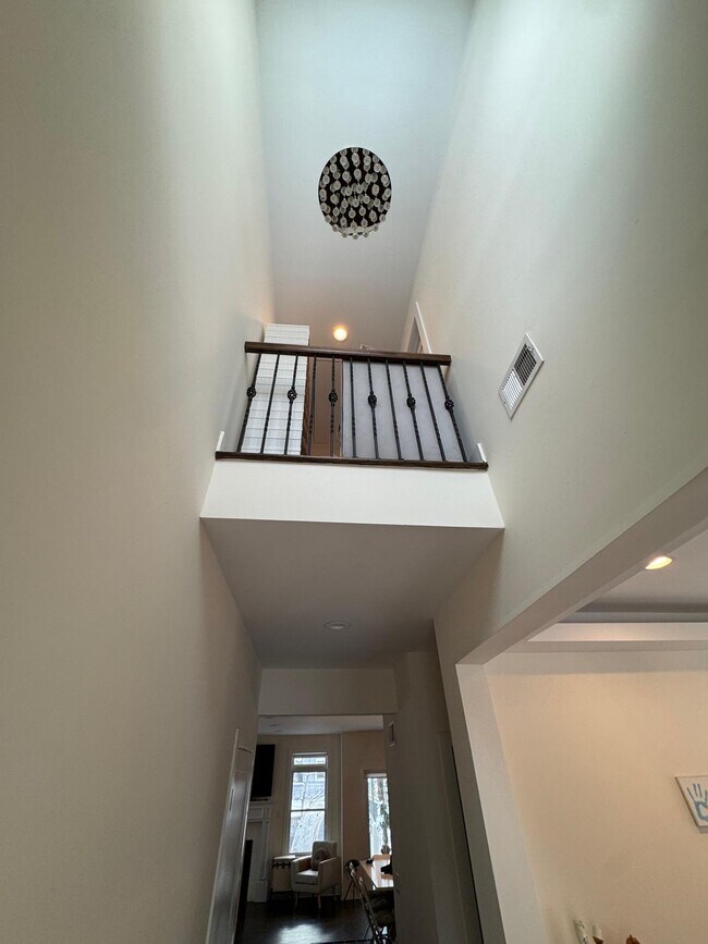 Building Photo - 94 Park Ave