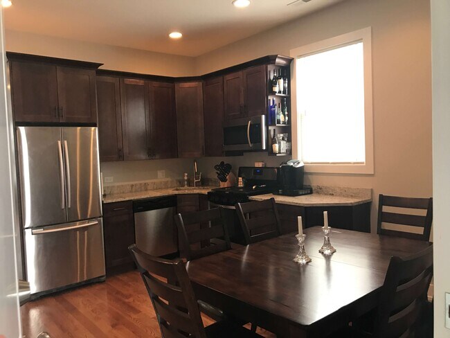 Foto del edificio - 3054 N Avers Ave