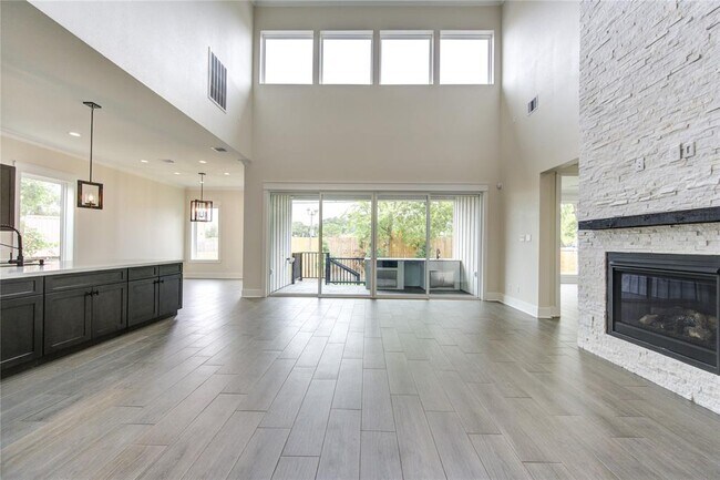 Foto del edificio - 2118 Nina Lee Ln