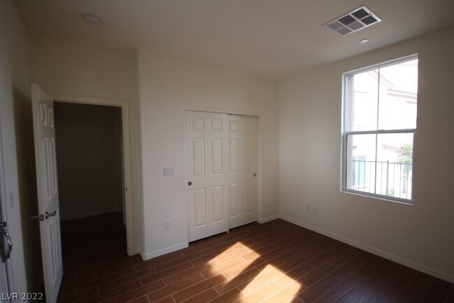 Foto del edificio - 11388 Newton Commons Dr