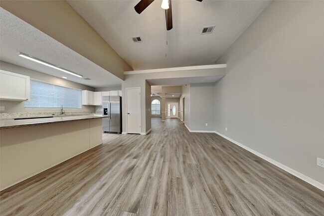 Building Photo - 79 Rockridge Dr