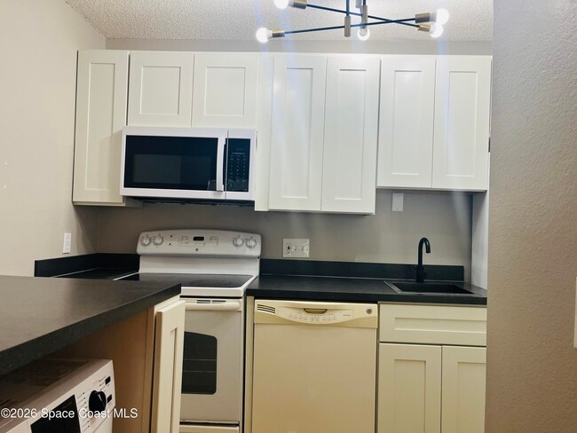 Building Photo - 225 S Tropical Trail