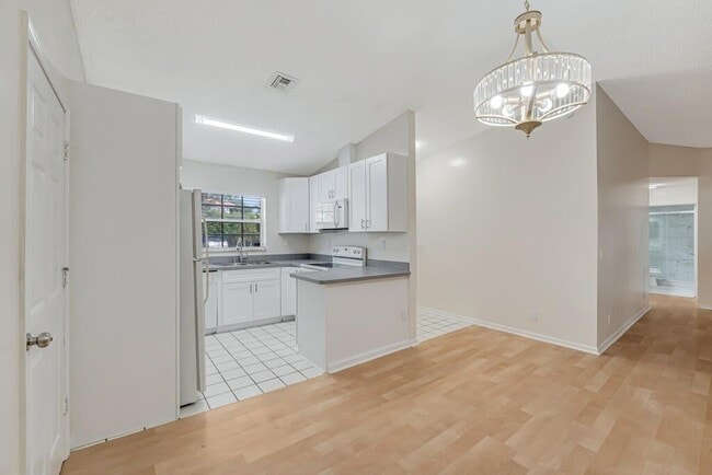 Building Photo - 13730 Sunflower Ct